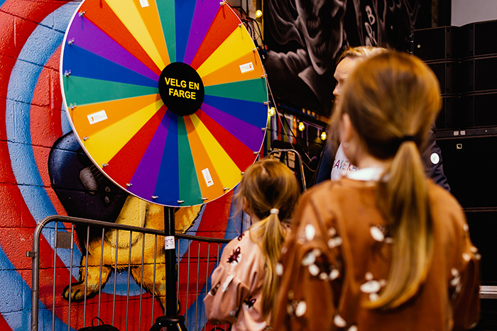 To barn og lykkehjul To barn og lykkehjul